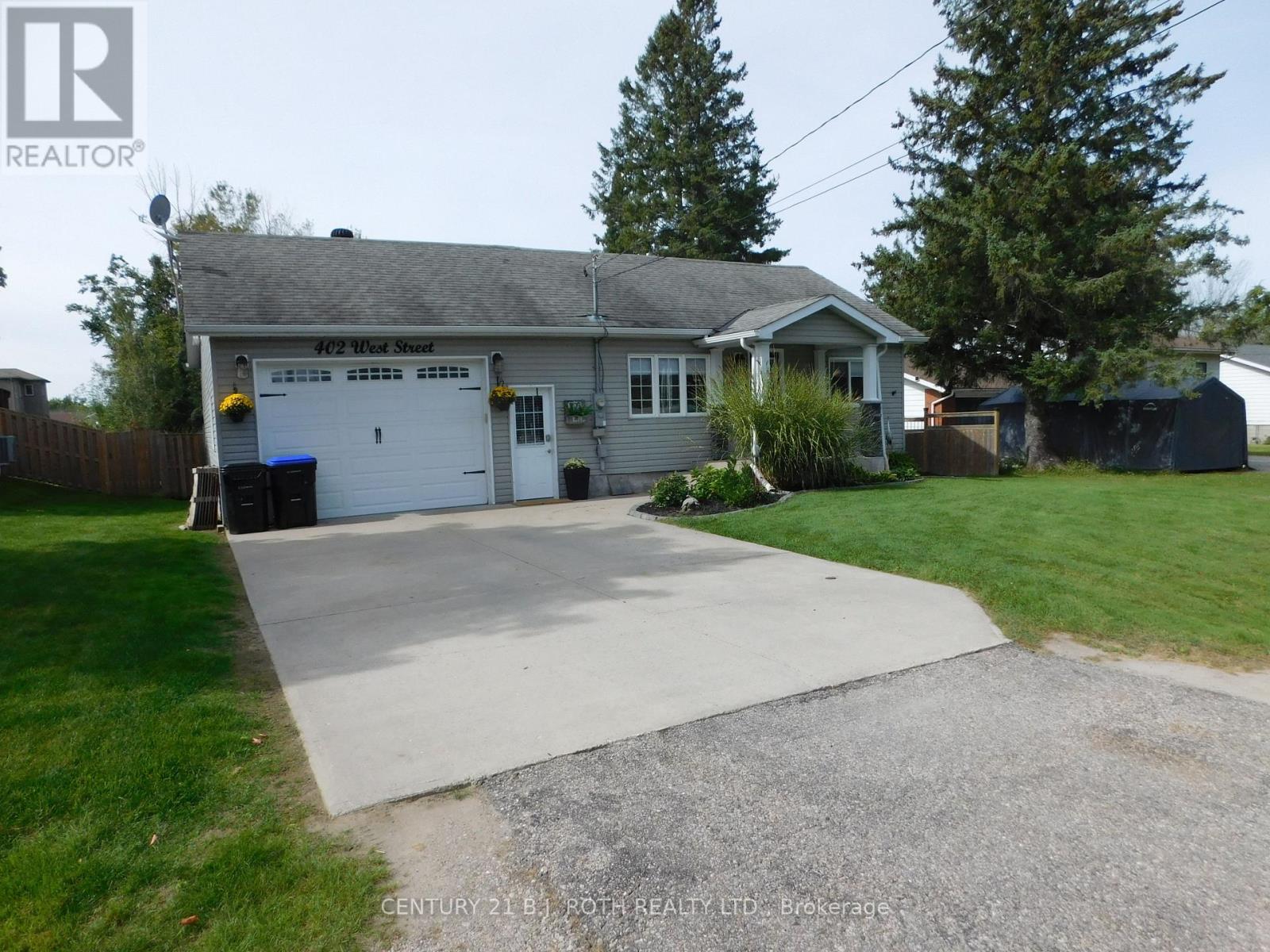 402 WEST STREET, Tay, Ontario