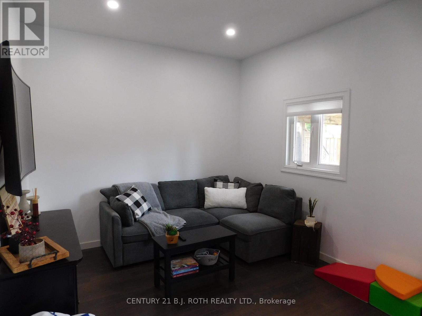 402 West Street, Tay, Ontario  L0K 2A0 - Photo 13 - S13812446