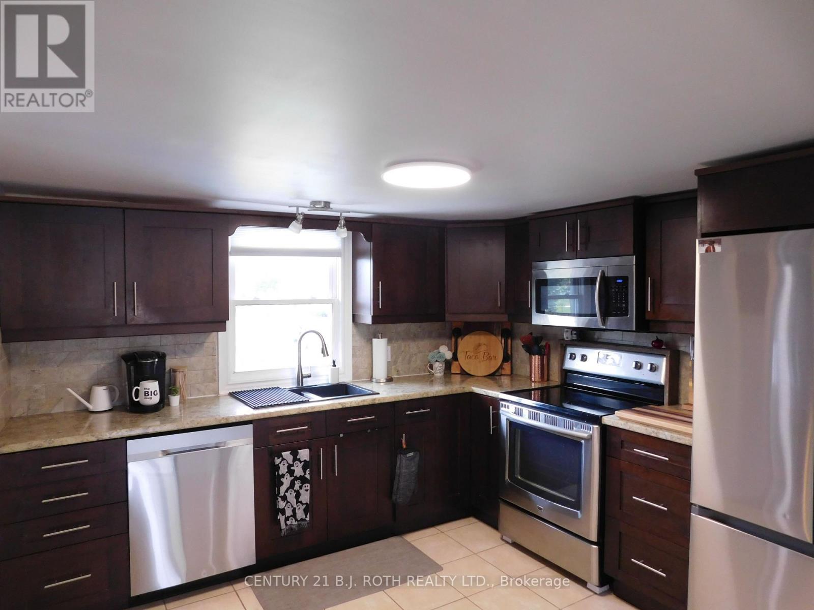 402 West Street, Tay, Ontario  L0K 2A0 - Photo 16 - S13812446