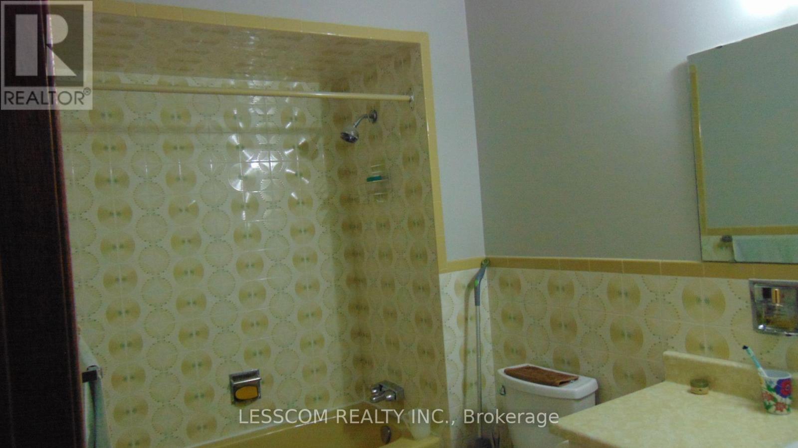 335 Royal Salisbury Way, Brampton, Ontario  L6V 3G4 - Photo 11 - W13812402