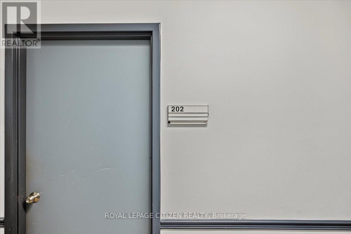 202 - 3530 Derry Road E, Mississauga, Ontario  L4T 4E3 - Photo 2 - W13812510