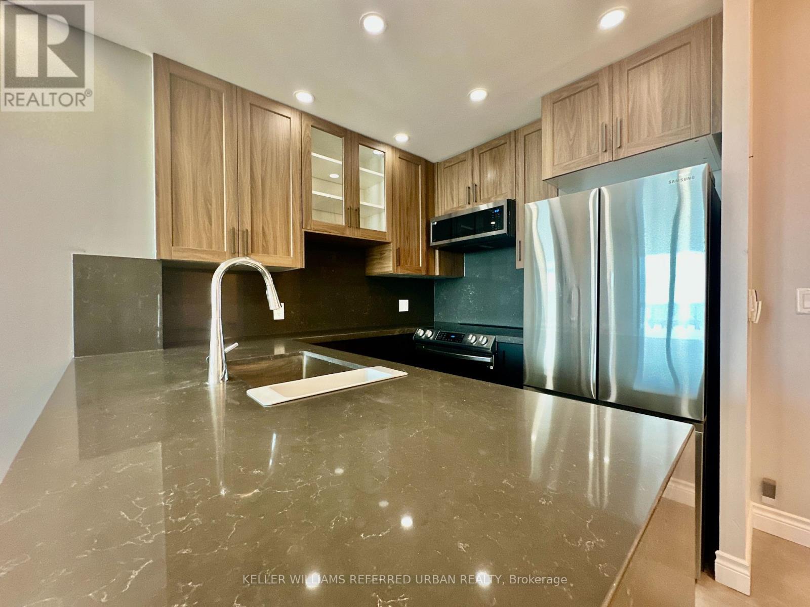 PH 3705 - 8 PARK ROAD