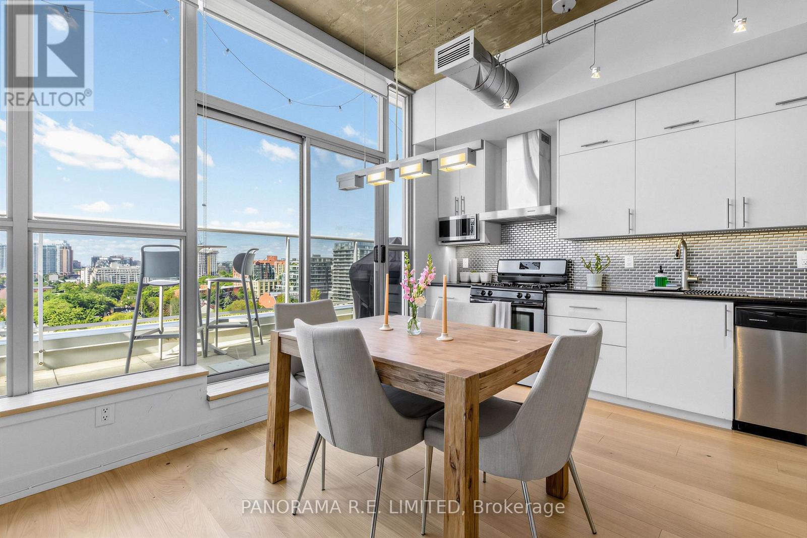 1013 - 60 Bathurst Street, Toronto, Ontario  M5V 2P4 - Photo 4 - C13812546