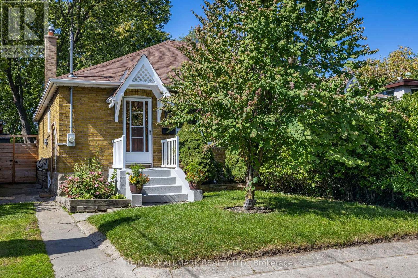 28 Thora Avenue, Toronto, Ontario  M1L 2P9 - Photo 3 - E13812518