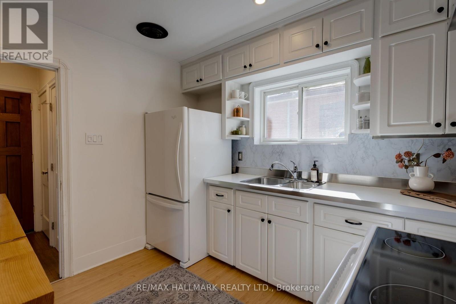 28 Thora Avenue, Toronto, Ontario  M1L 2P9 - Photo 8 - E13812518