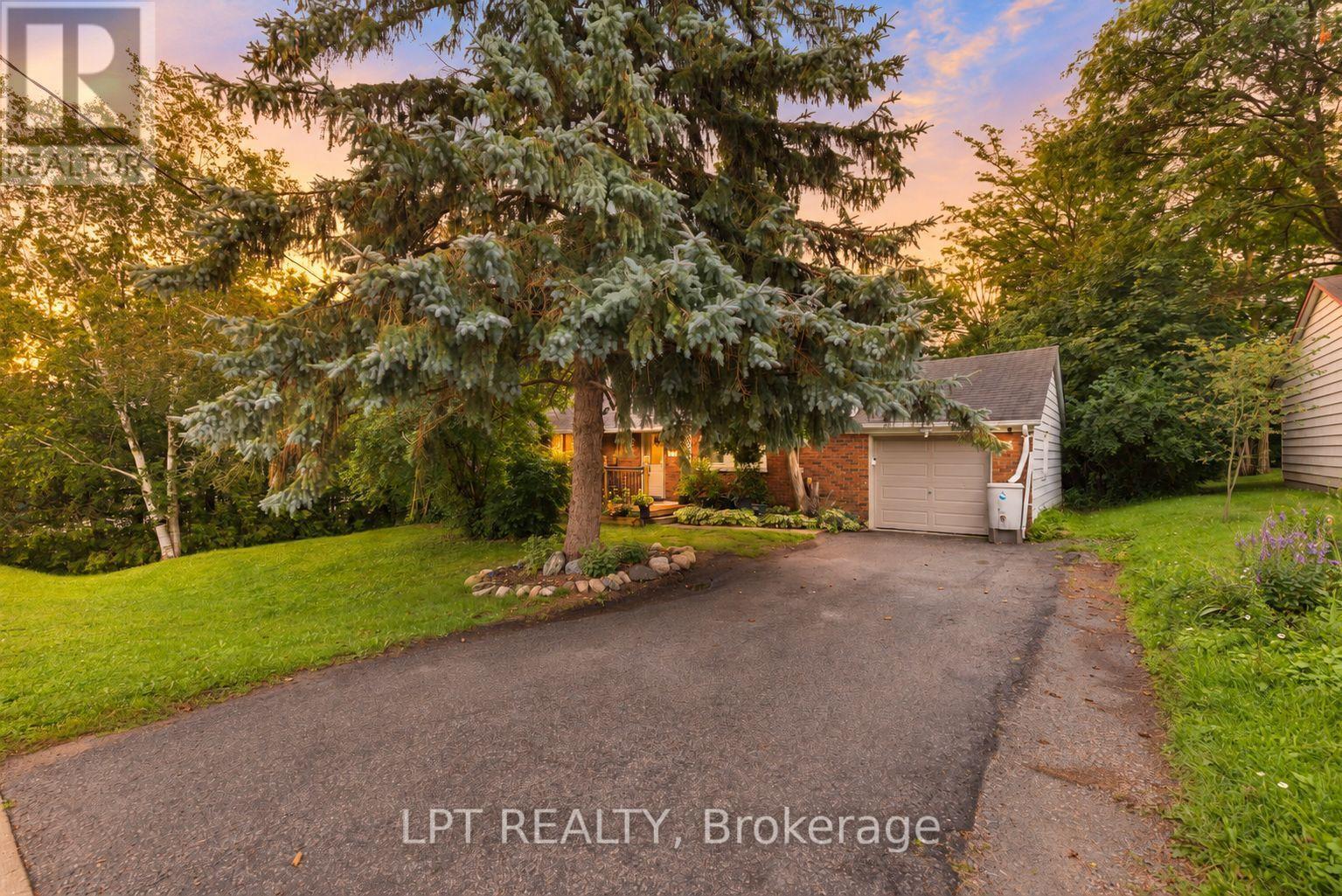98 Don Mor Drive, Newmarket, Ontario  L3Y 1G7 - Photo 2 - N13744548