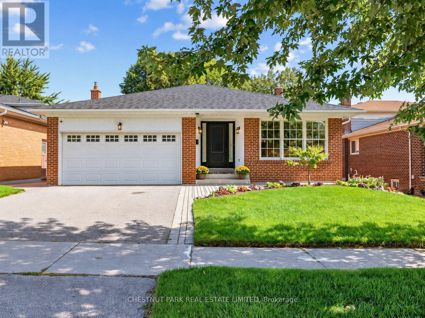 11 Doubletree Road, Toronto, Ontario  M2J 3Z3 - Photo 1 - C13812614
