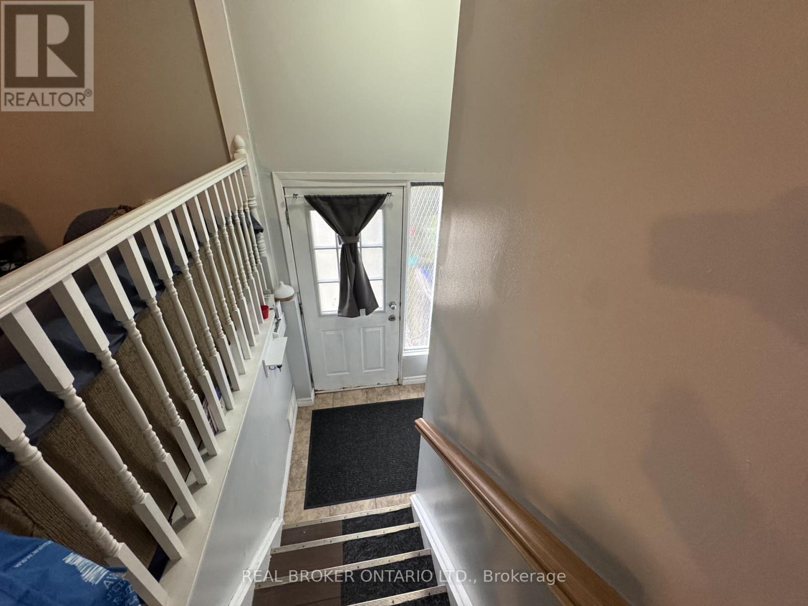28 Tara Crescent, Thorold, Ontario  L2V 4M1 - Photo 3 - X13812572