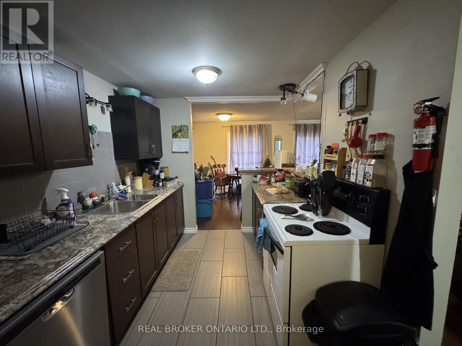 28 Tara Crescent, Thorold, Ontario  L2V 4M1 - Photo 7 - X13812572