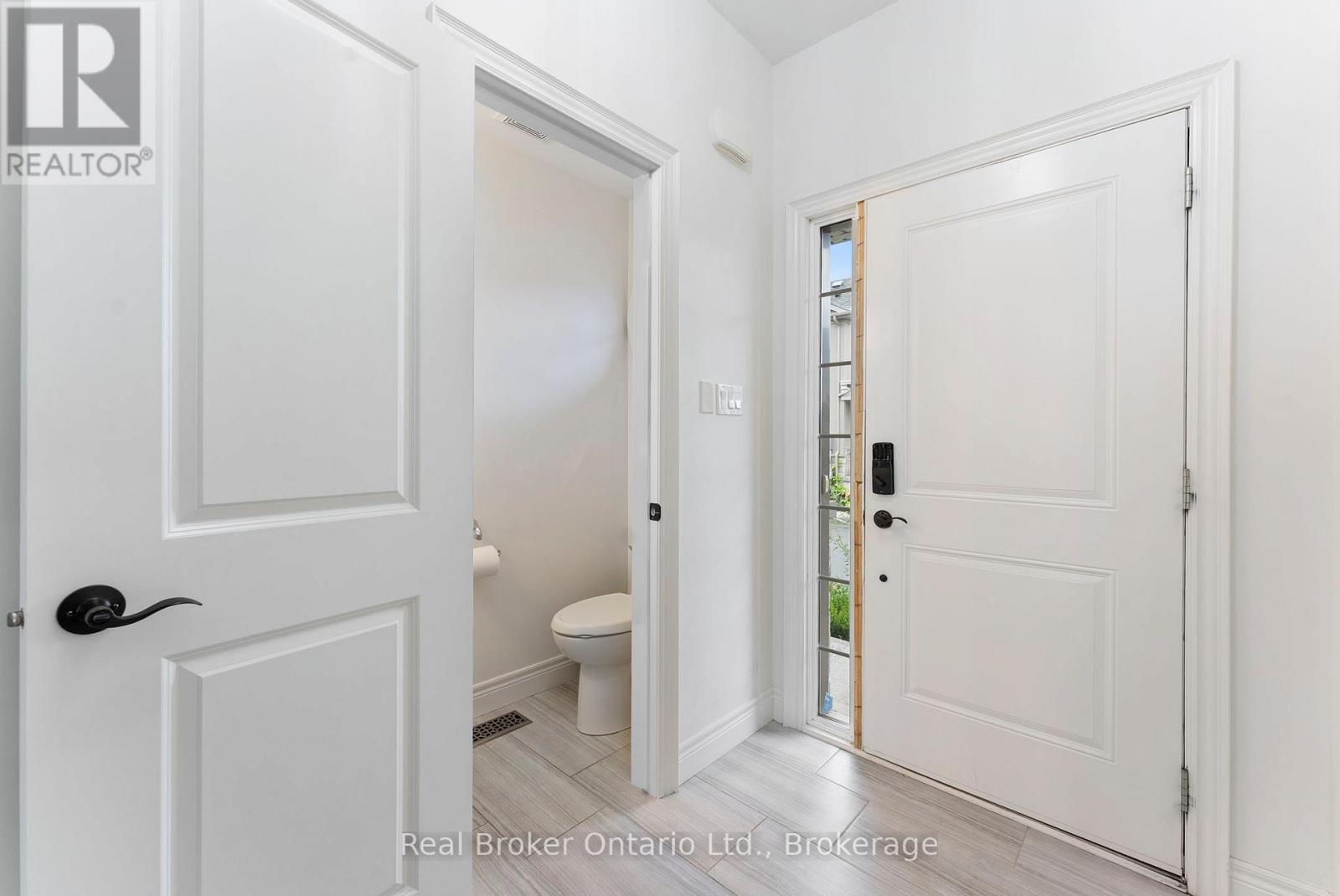 86 Dunrobin Lane, Grimsby, Ontario  L3M 0H4 - Photo 2 - X13812604