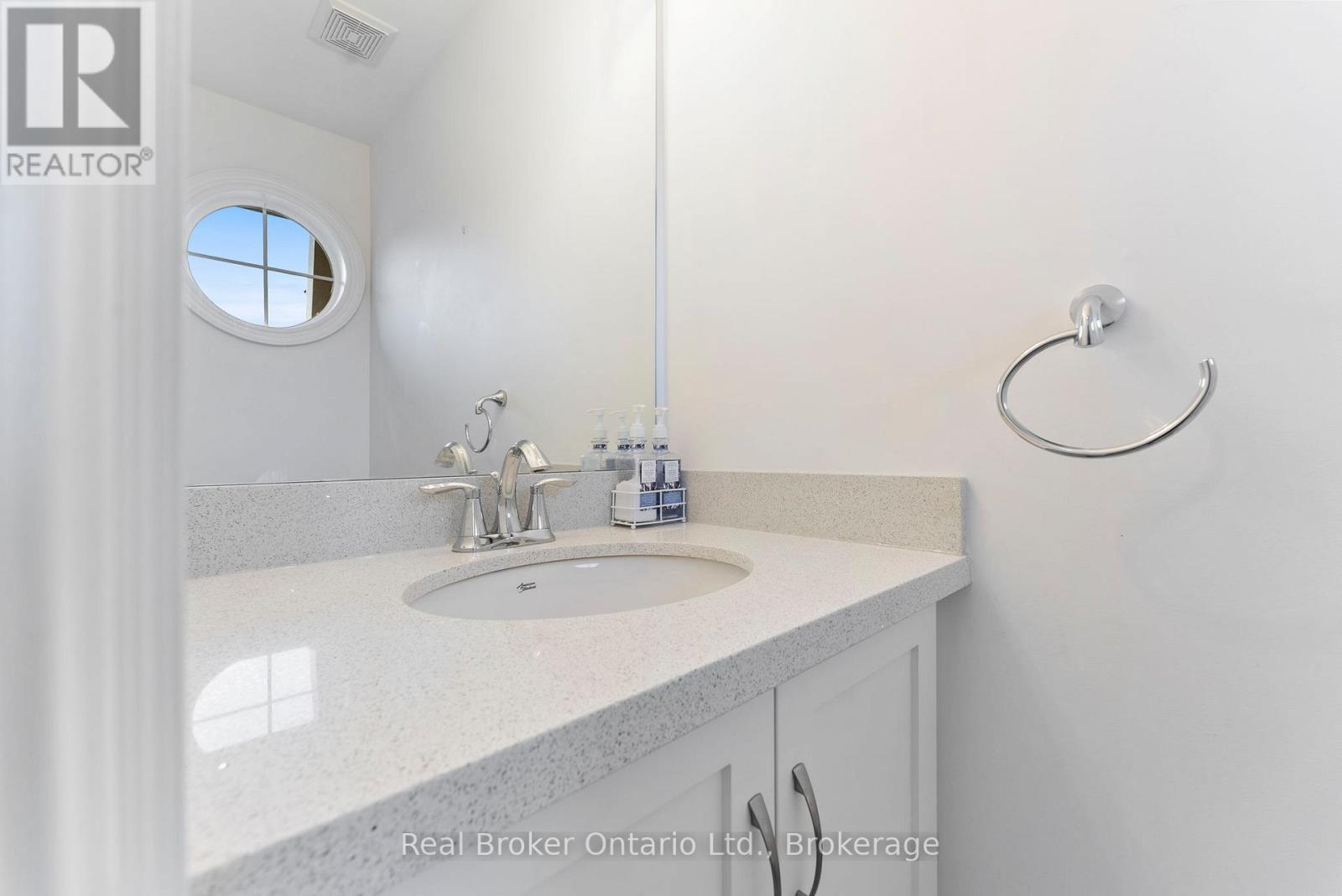 86 Dunrobin Lane, Grimsby, Ontario  L3M 0H4 - Photo 3 - X13812604