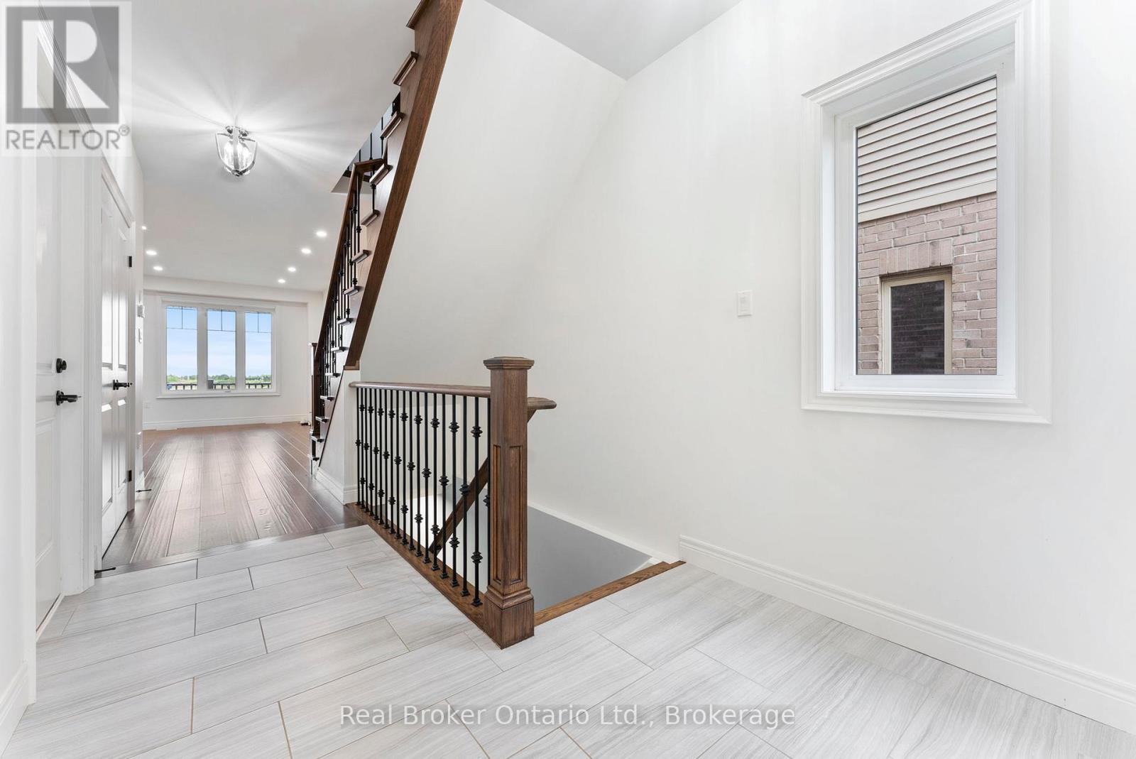 86 Dunrobin Lane, Grimsby, Ontario  L3M 0H4 - Photo 4 - X13812604