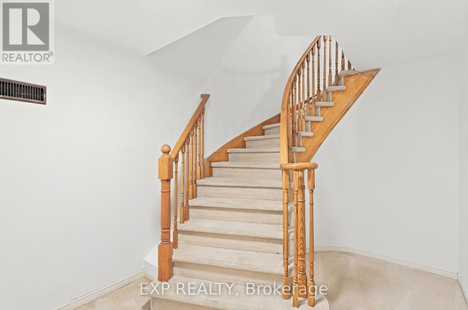 56 Ingleborough Court, Markham, Ontario  L3R 8M4 - Photo 21 - N13812568