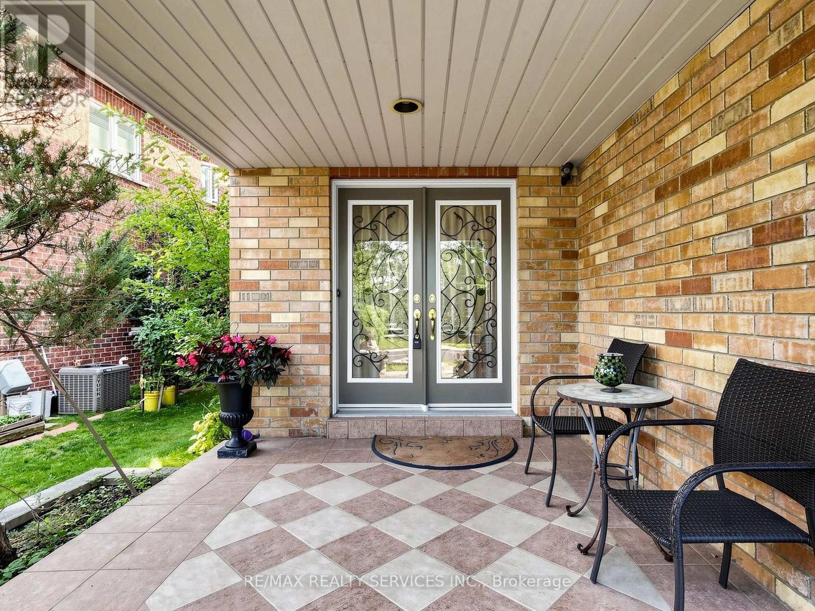 127 Russell Jarvis Drive, Markham, Ontario  L3S 4B3 - Photo 4 - N13812570