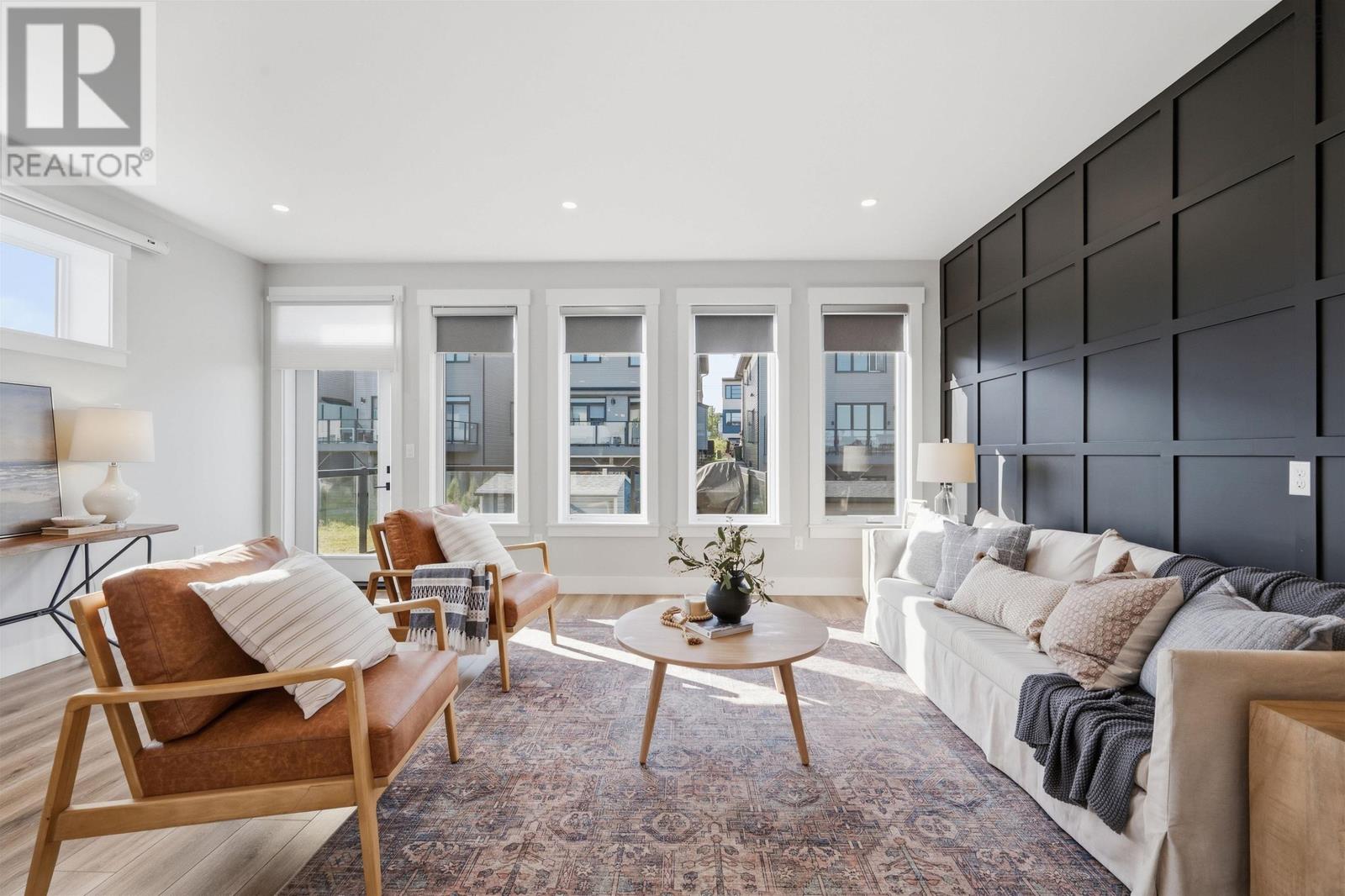 60 Grenoble Court photo 17