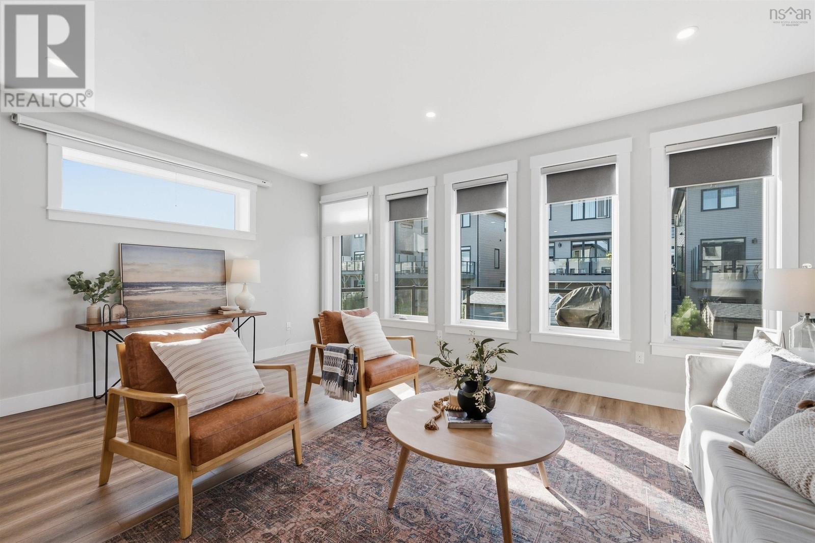 60 Grenoble Court photo 18