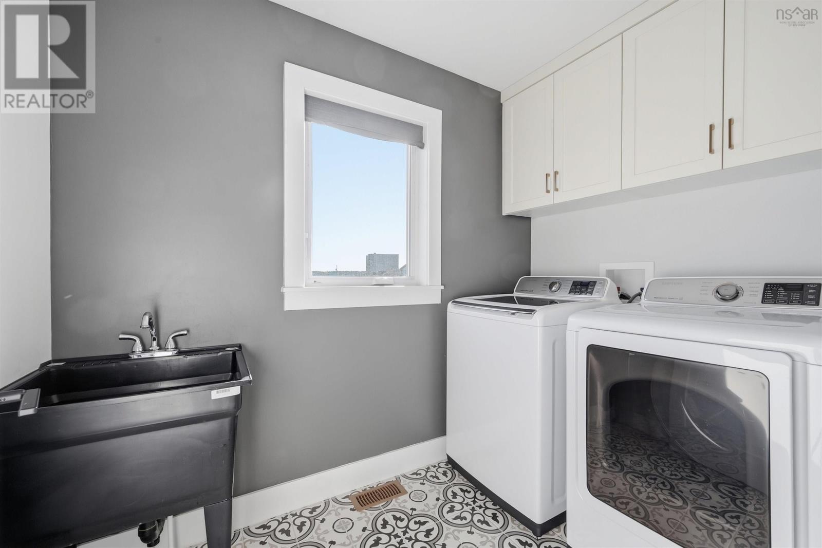 60 Grenoble Court photo 40
