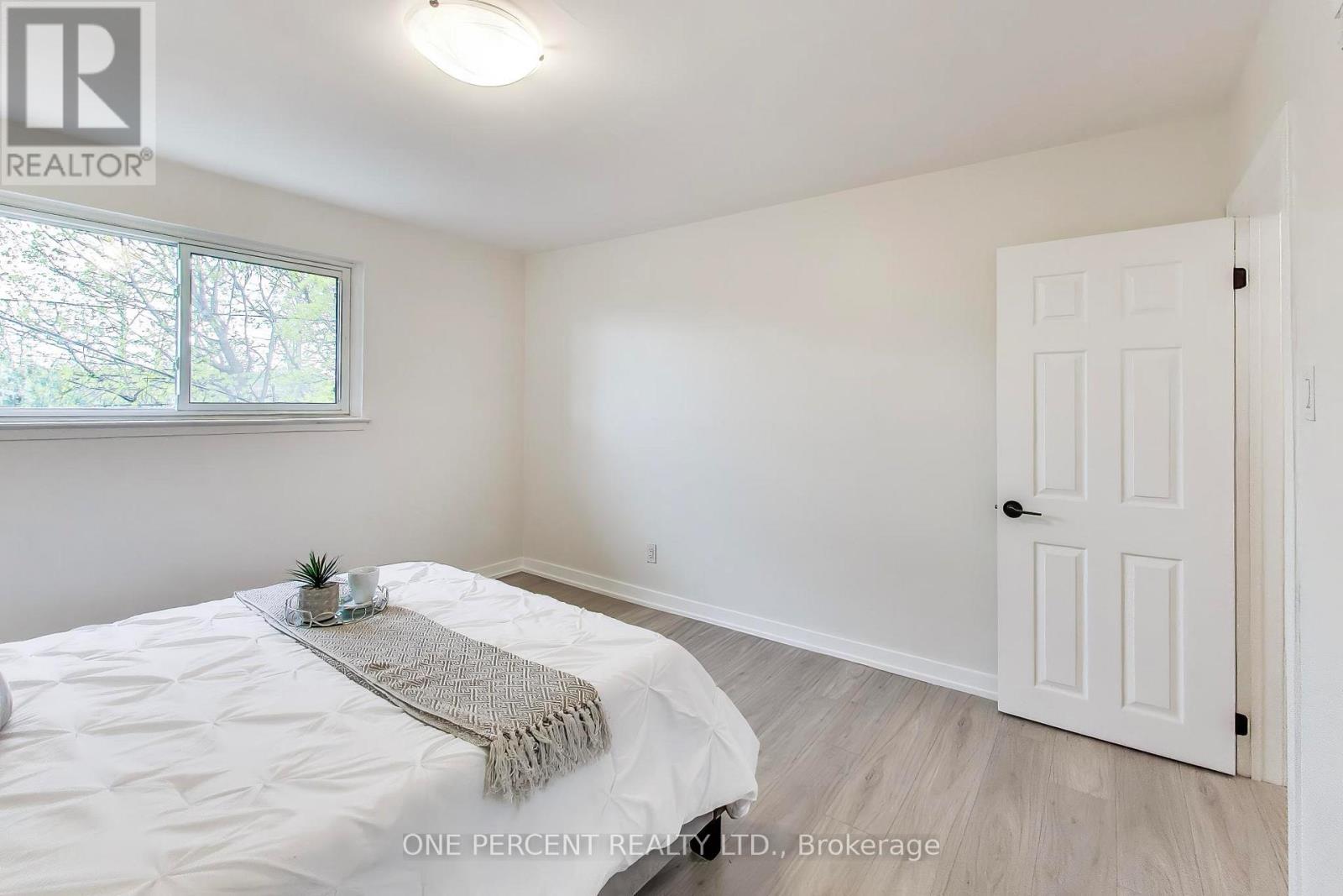1270 Pallatine Drive, Oakville, Ontario  L6H 1Z2 - Photo 18 - W13099536