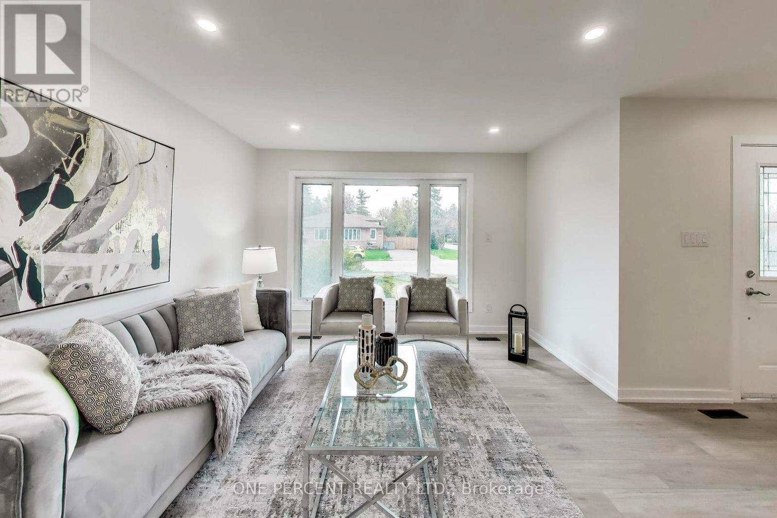 1270 Pallatine Drive, Oakville, Ontario  L6H 1Z2 - Photo 3 - W13099536