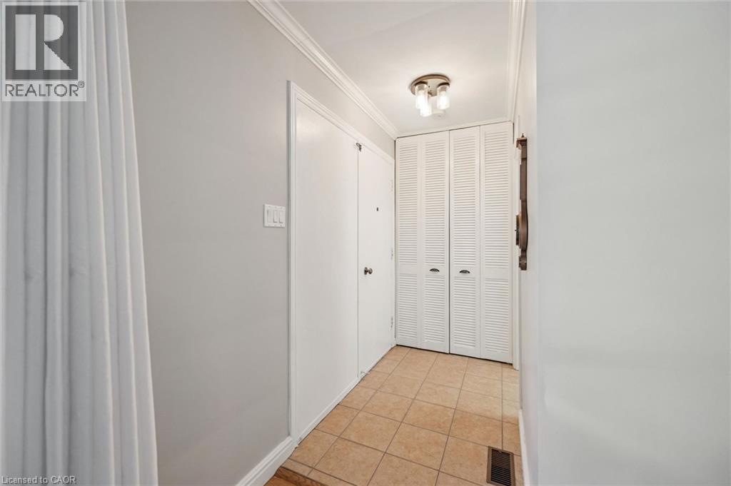 35 Crosby Drive, Kitchener, Ontario  N2B 2K9 - Photo 5 - 40865236