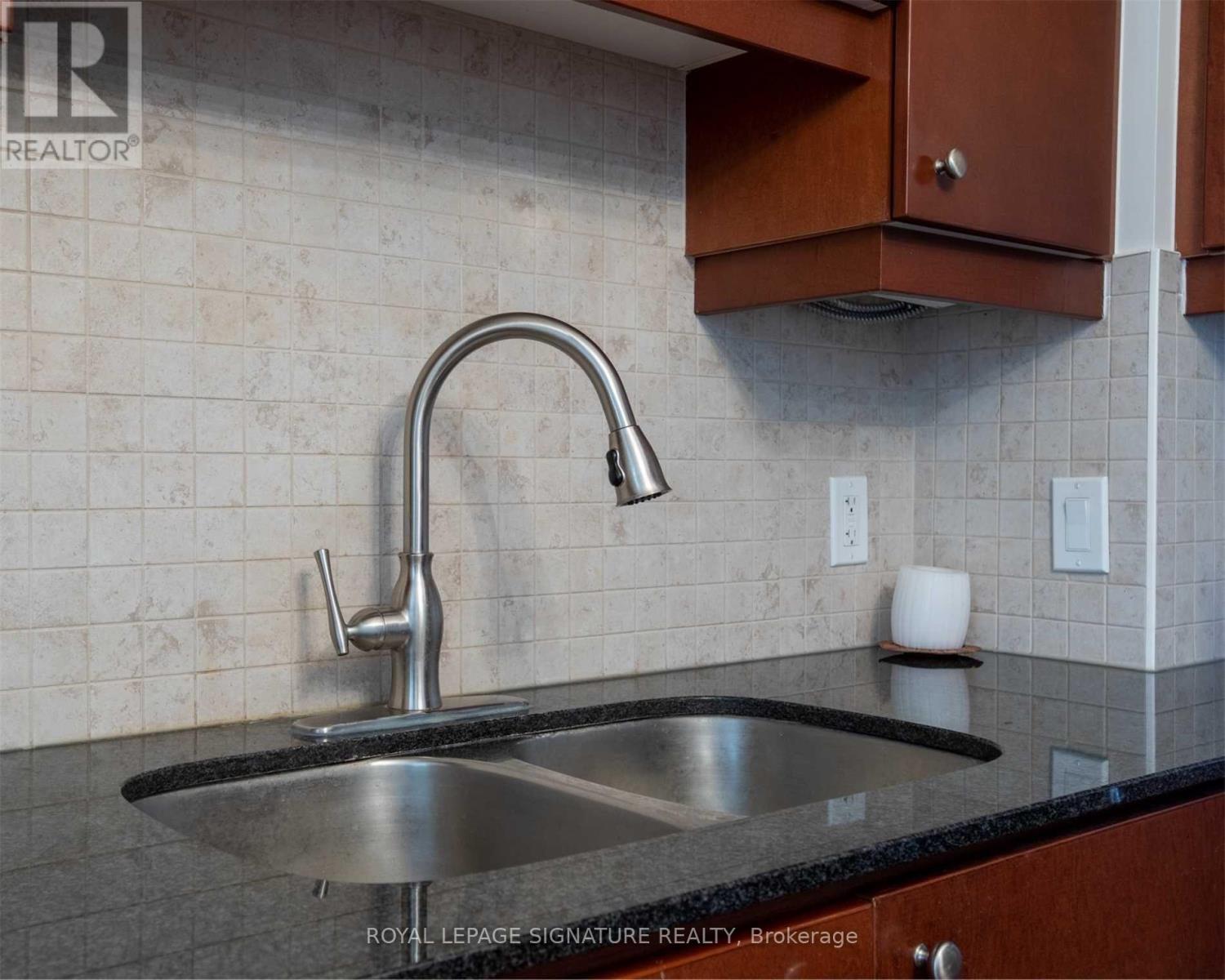 212 - 1105 Leslie Street, Toronto (Banbury-Don Mills), Ontario  M3C 4G9 - Photo 12 - C13812656