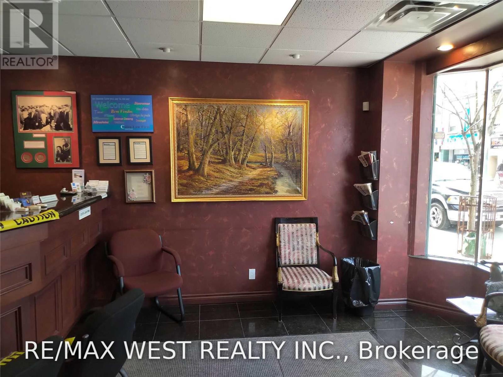2nd Flr Ne - 1015 Bloor Street W, Toronto, Ontario M6H 1M1 - Photo 2 - C13812710
