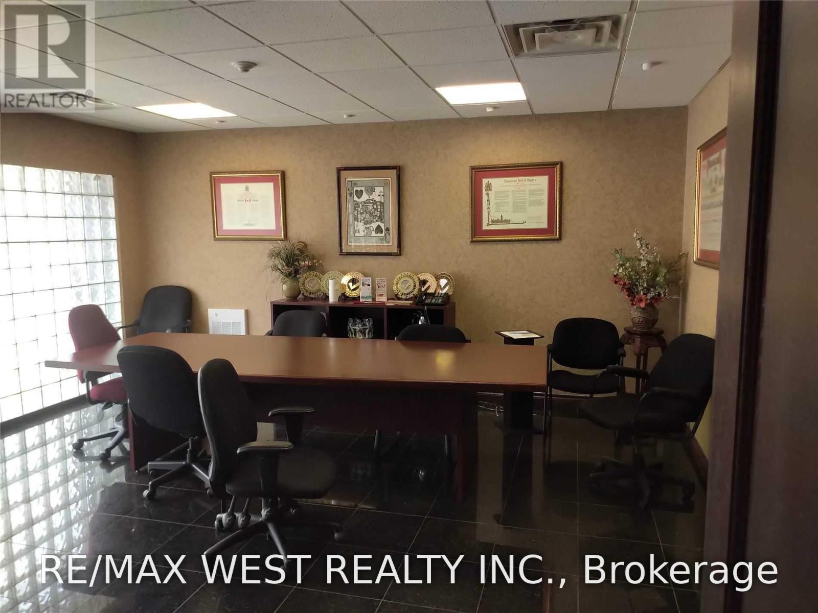 2nd Flr Ne - 1015 Bloor Street W, Toronto, Ontario M6H 1M1 - Photo 4 - C13812710