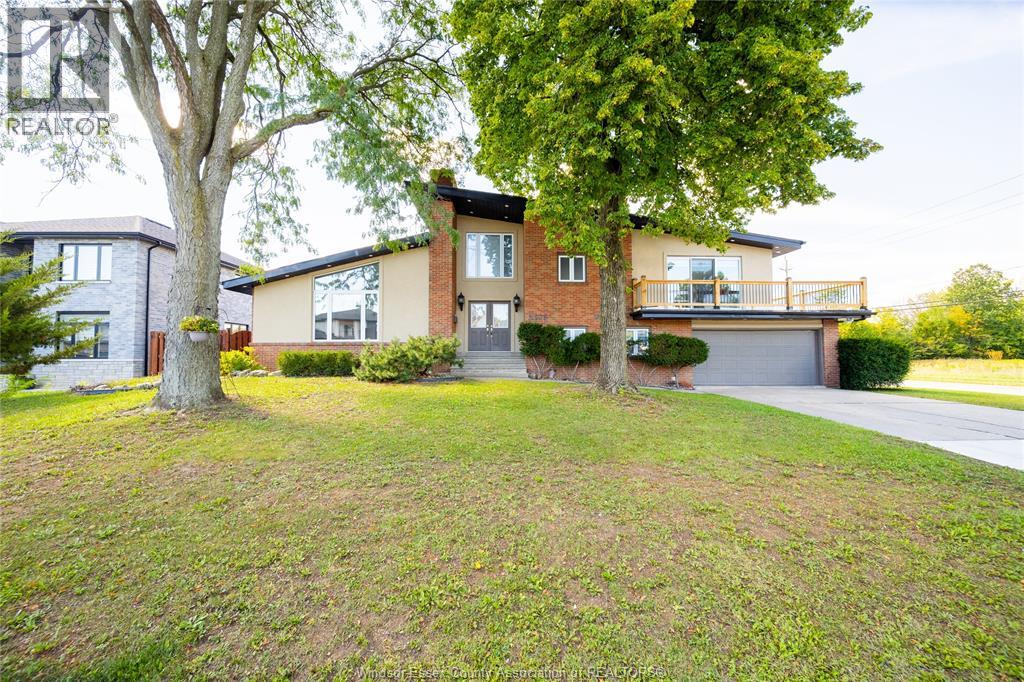 MLS# 26022913: 2405 ROXBOROUGH BOULEVARD, Windsor, Canada