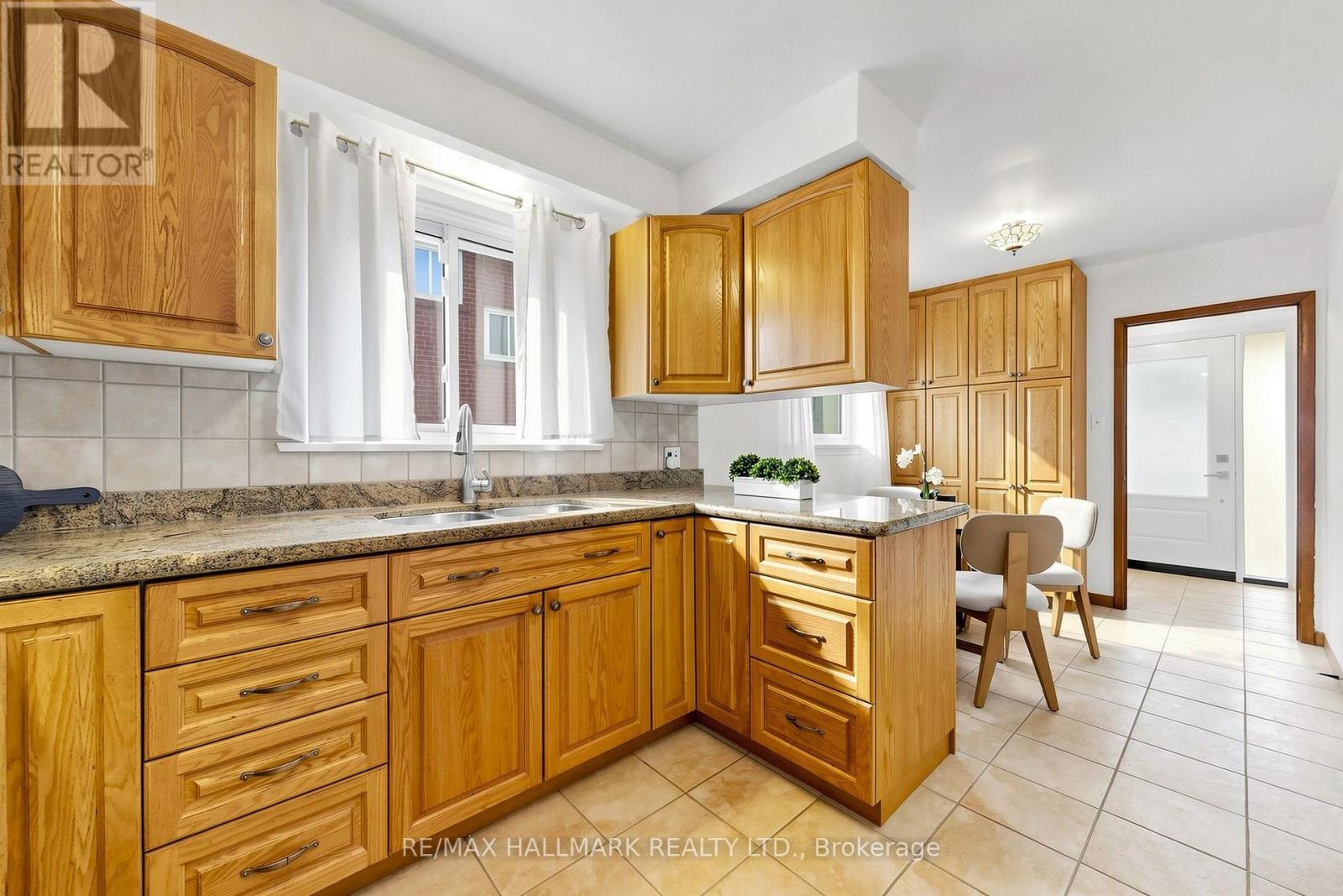 205 Vauxhall Drive, Toronto, Ontario  M1P 1R6 - Photo 9 - E13812626