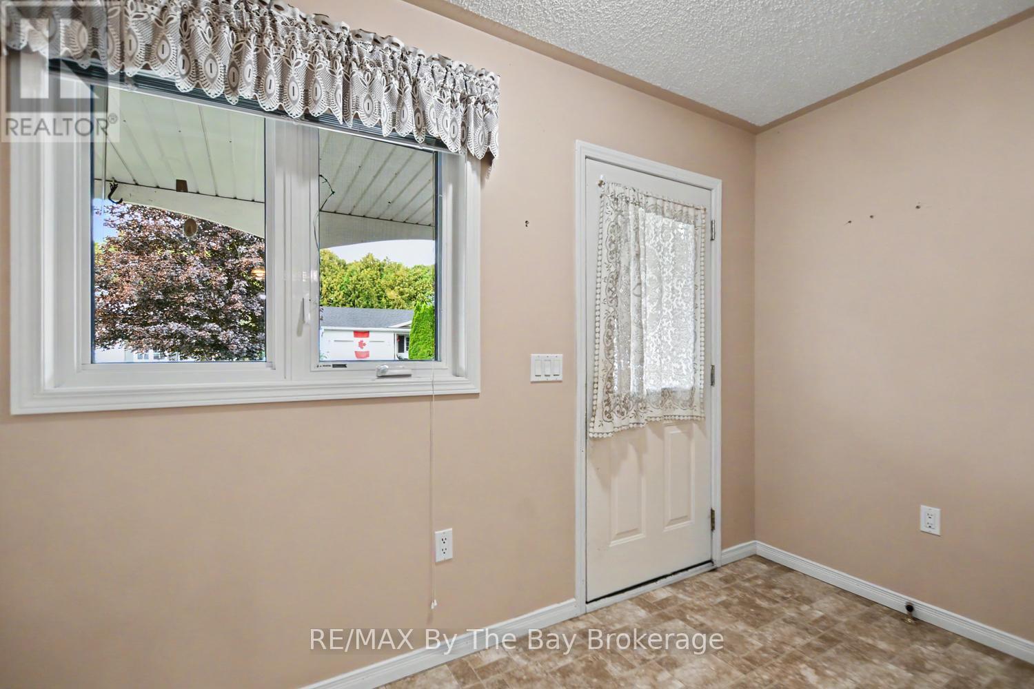 30 St James Place, Wasaga Beach, Ontario  L9Z 3A8 - Photo 10 - S13812694