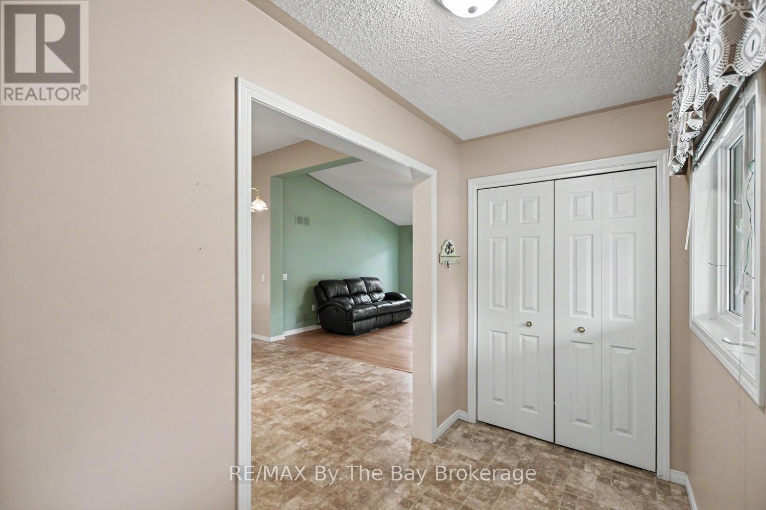 30 St James Place, Wasaga Beach, Ontario  L9Z 3A8 - Photo 11 - S13812694