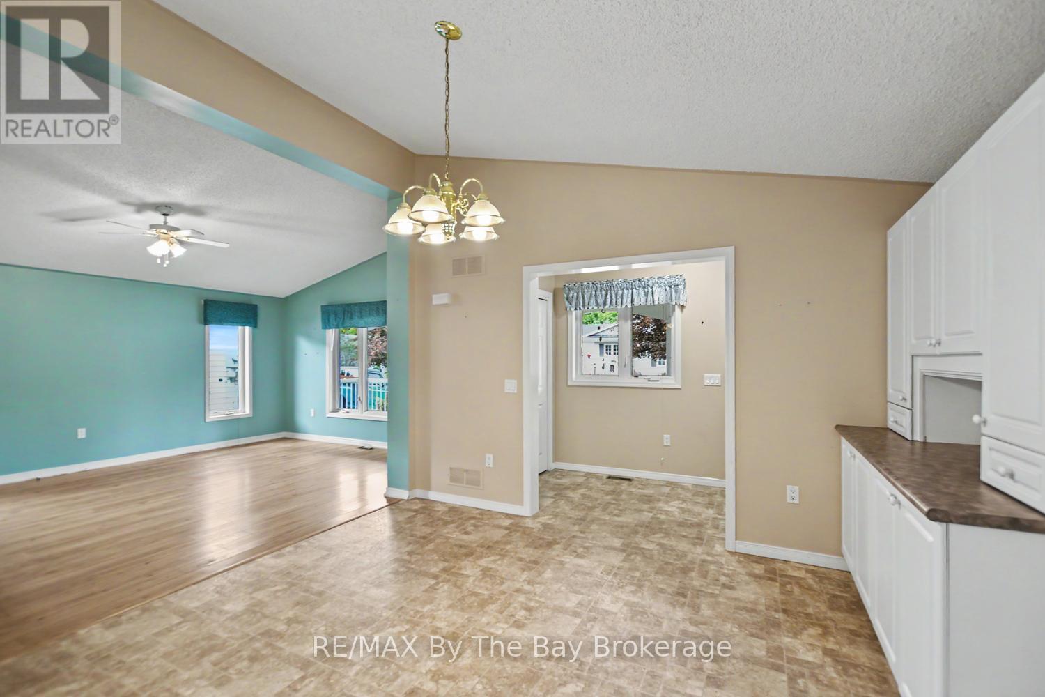 30 St James Place, Wasaga Beach, Ontario  L9Z 3A8 - Photo 14 - S13812694