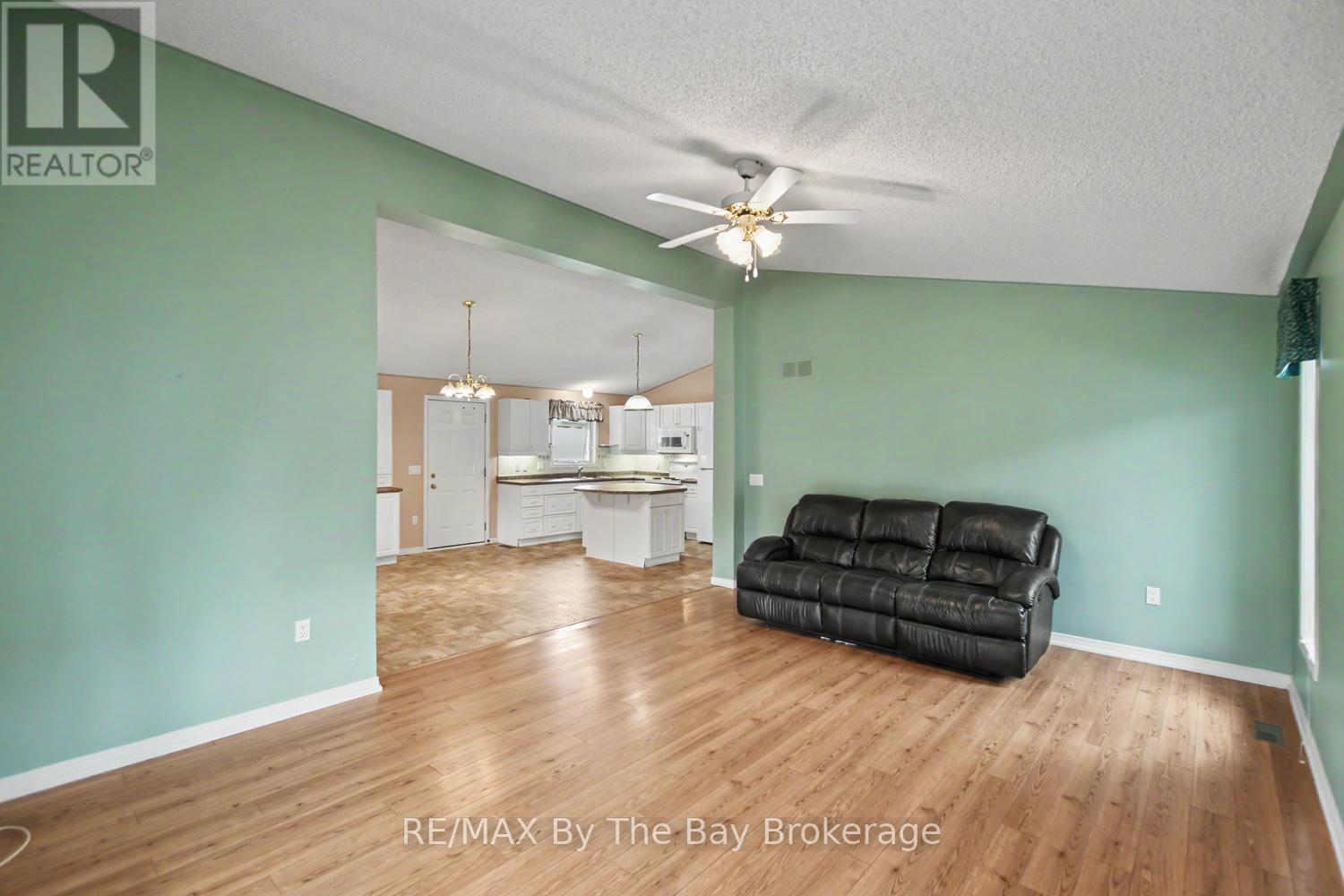 30 St James Place, Wasaga Beach, Ontario  L9Z 3A8 - Photo 15 - S13812694