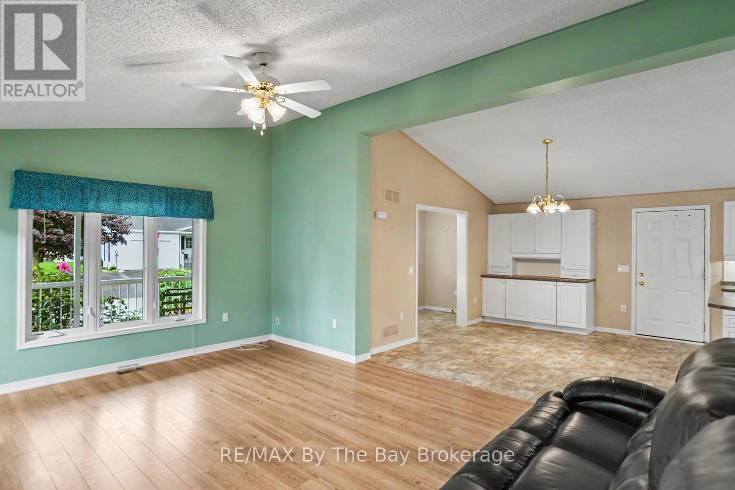 30 St James Place, Wasaga Beach, Ontario  L9Z 3A8 - Photo 16 - S13812694
