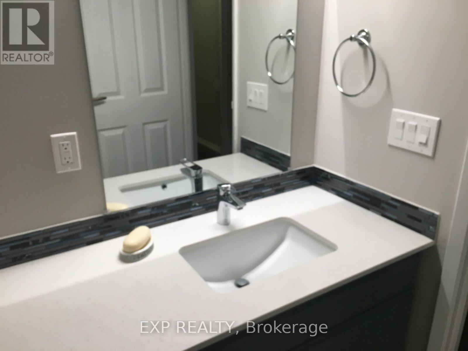 809 - 10 Ellen Street E, Kitchener, Ontario  N2H 6R8 - Photo 4 - X13812688