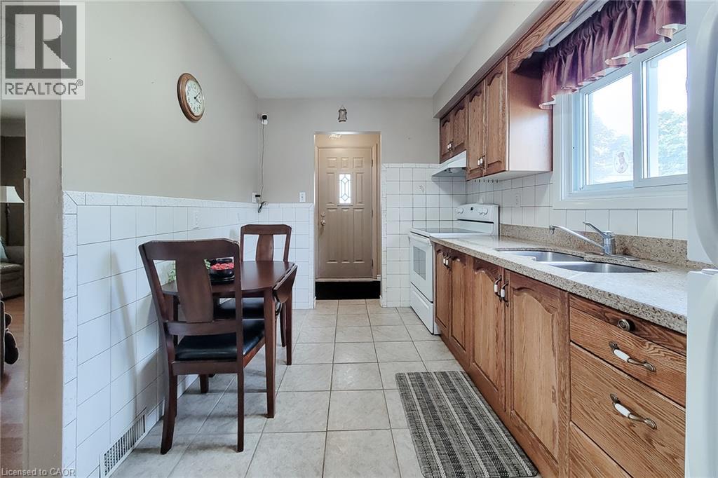 137 East 16th Street, Hamilton, Ontario  L9A 4J4 - Photo 6 - 40863063