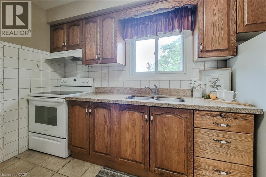137 East 16th Street, Hamilton, Ontario  L9A 4J4 - Photo 8 - 40863063