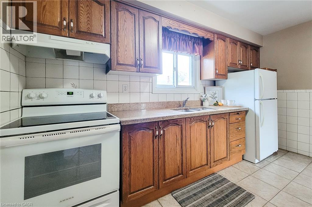 137 East 16th Street, Hamilton, Ontario  L9A 4J4 - Photo 9 - 40863063