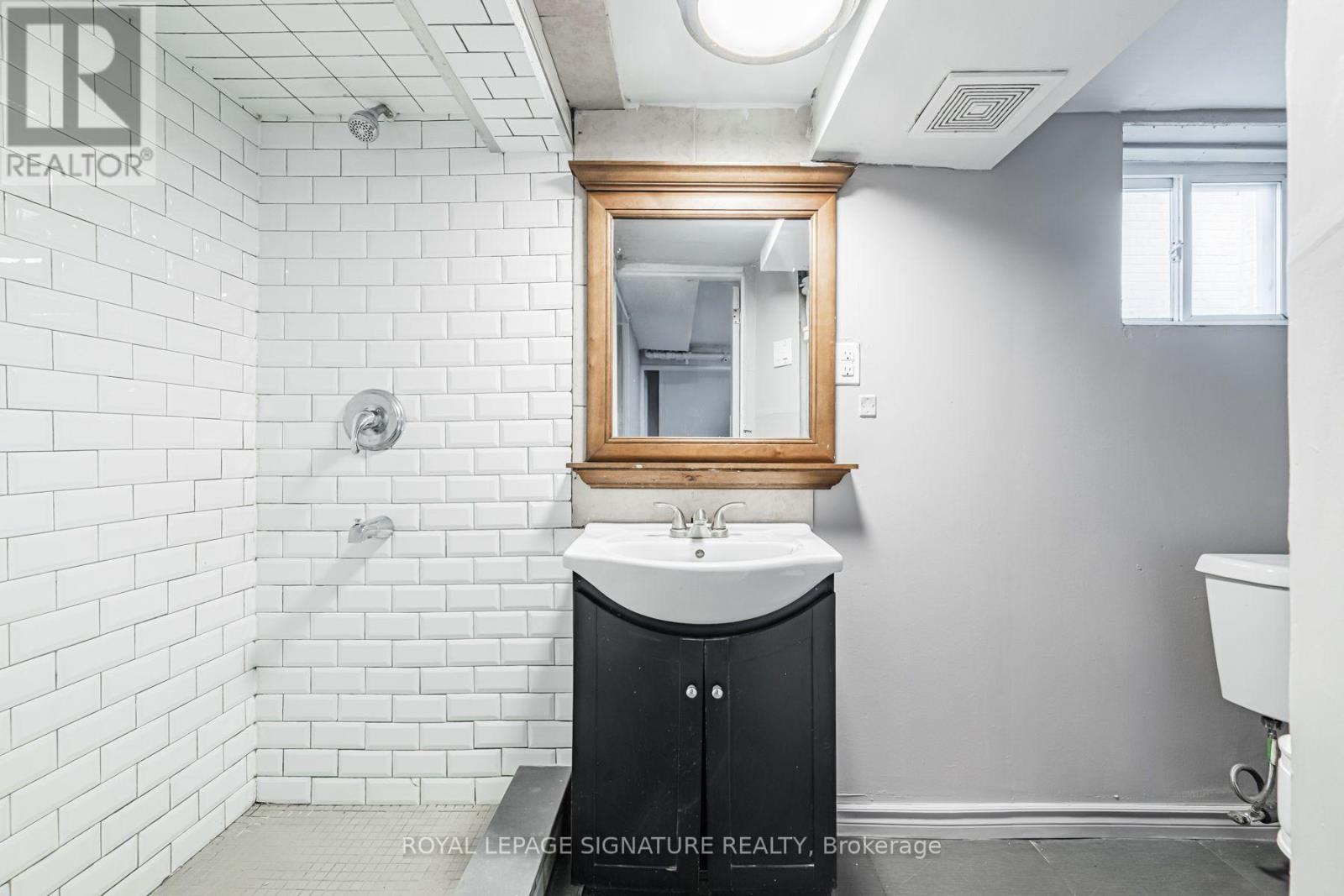 2935 St Clair Avenue E, Toronto, Ontario  M4B 1N9 - Photo 26 - E13804026