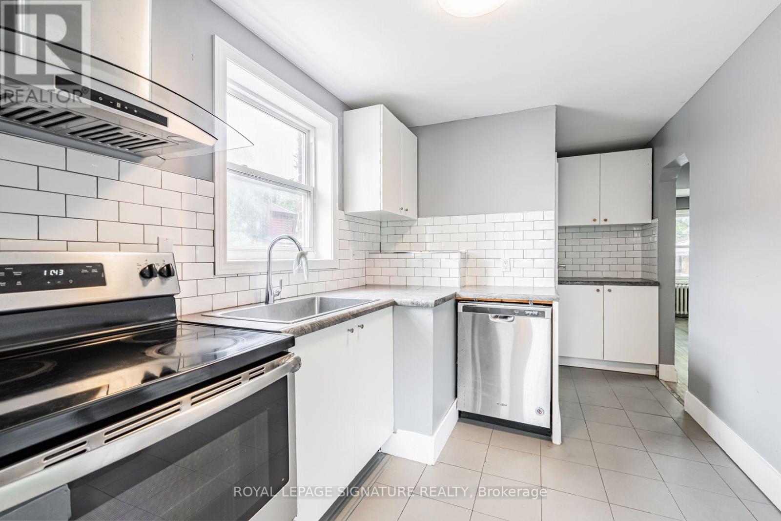 2935 St Clair Avenue E, Toronto, Ontario  M4B 1N9 - Photo 8 - E13804026