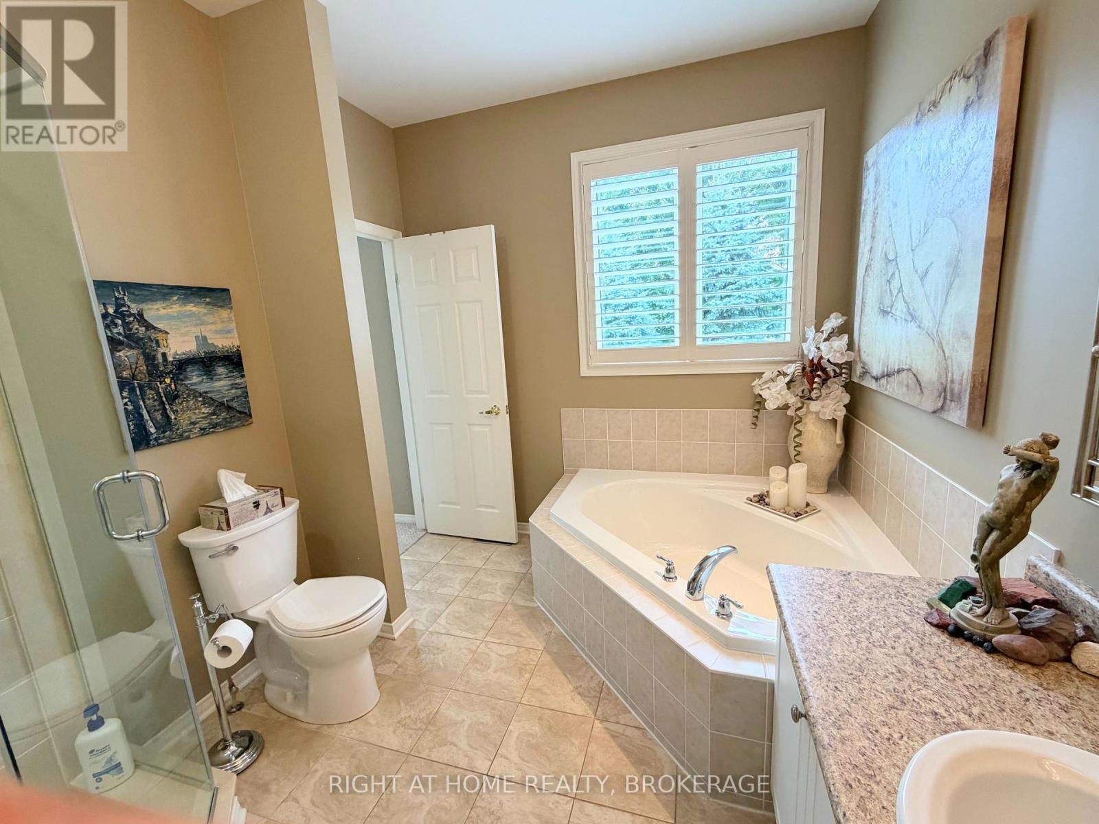 40 Stornoway Crescent N, Huron East, Ontario  N0K 1W0 - Photo 15 - X13812790