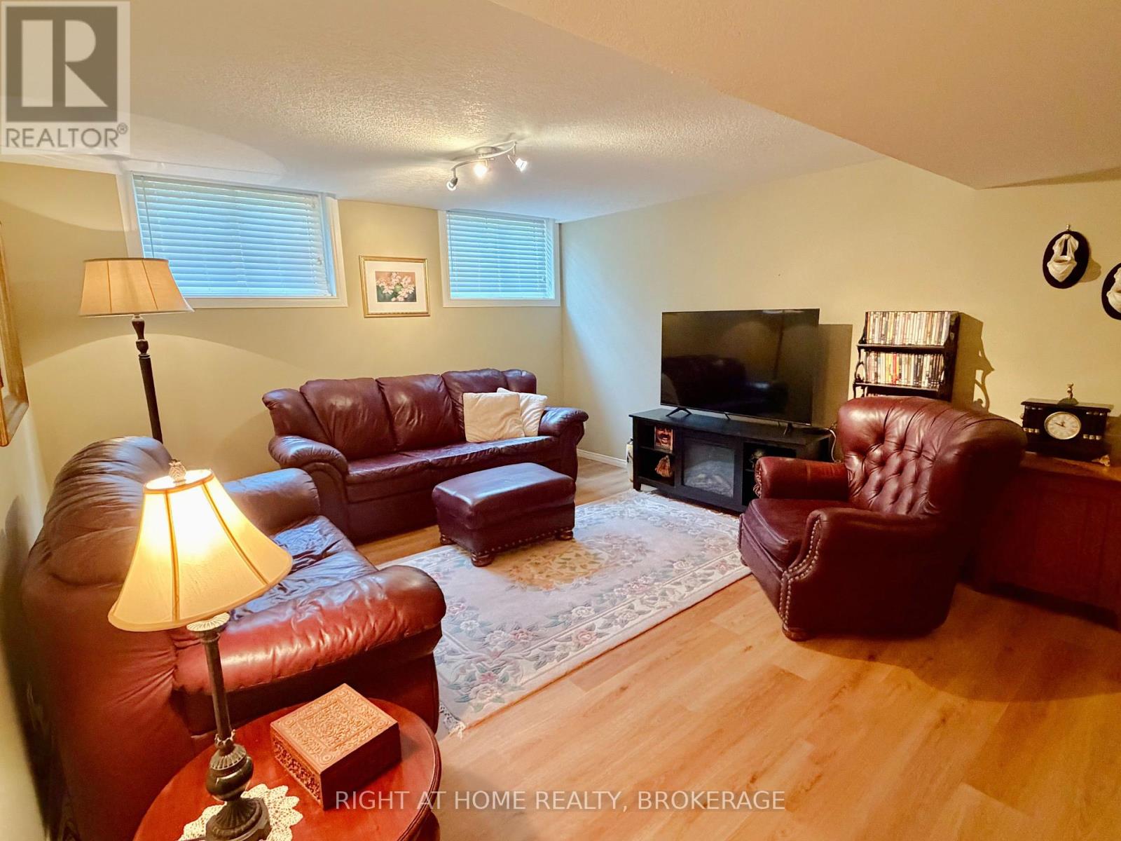 40 Stornoway Crescent N, Huron East, Ontario  N0K 1W0 - Photo 19 - X13812790
