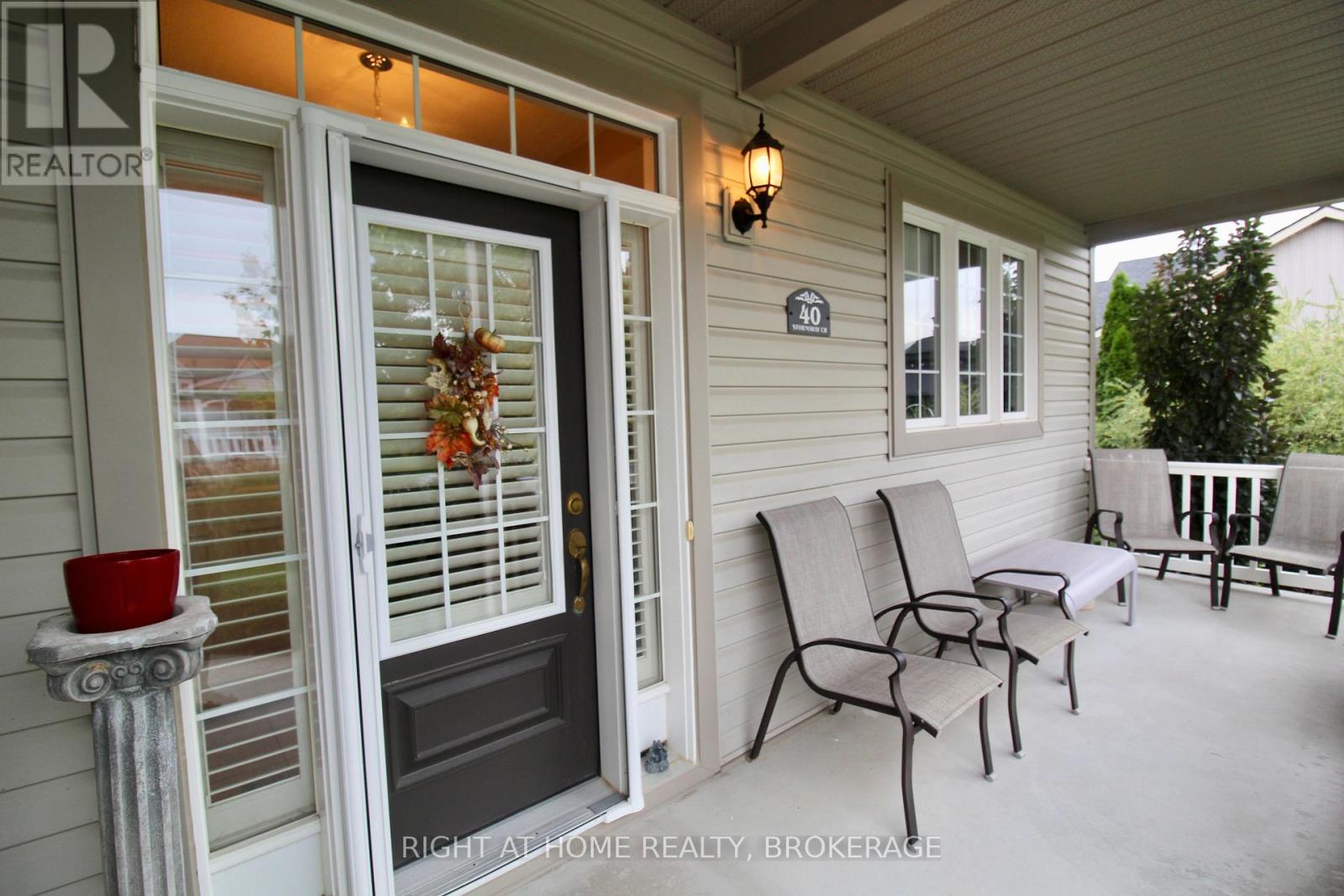 40 Stornoway Crescent N, Huron East, Ontario  N0K 1W0 - Photo 3 - X13812790