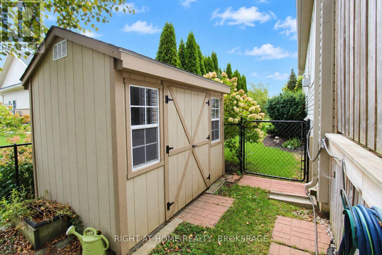 40 Stornoway Crescent N, Huron East, Ontario  N0K 1W0 - Photo 32 - X13812790