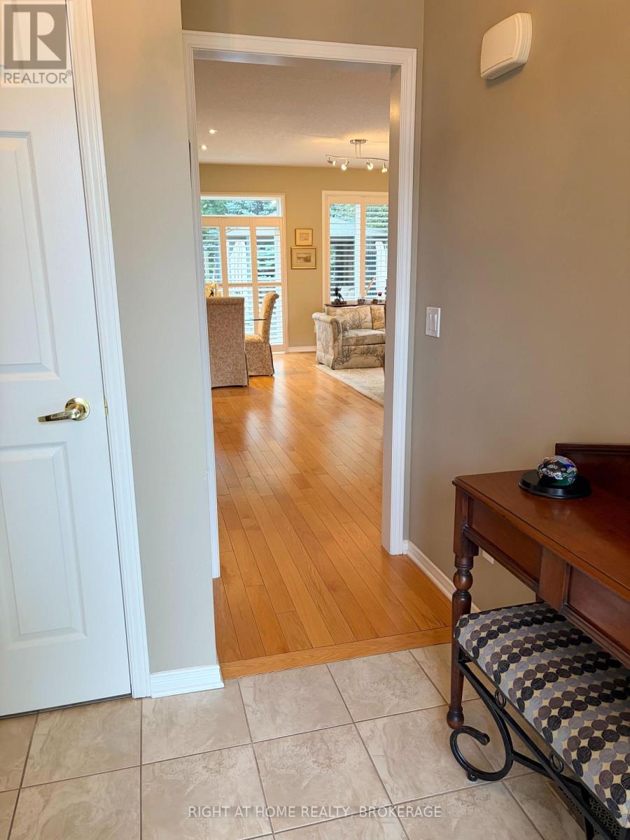 40 Stornoway Crescent N, Huron East, Ontario  N0K 1W0 - Photo 4 - X13812790