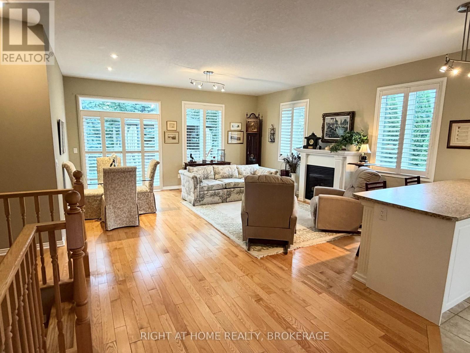 40 Stornoway Crescent N, Huron East, Ontario  N0K 1W0 - Photo 7 - X13812790
