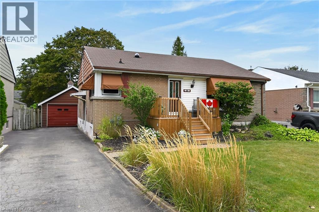 390 East 37th Street, Hamilton, Ontario  L8V 4B8 - Photo 1 - 40863488