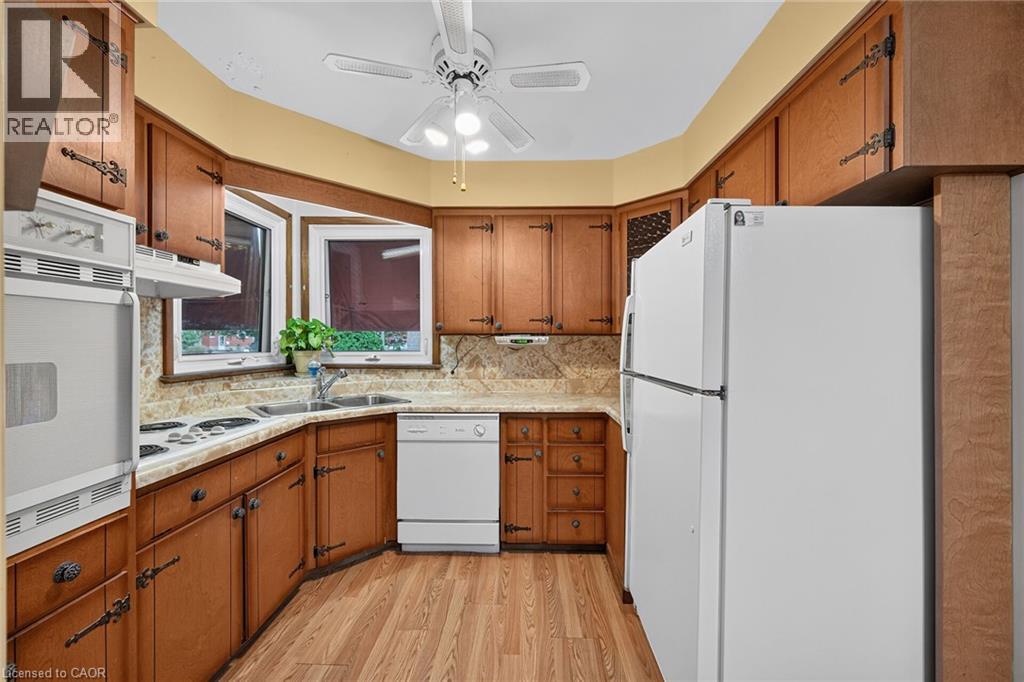 390 East 37th Street, Hamilton, Ontario  L8V 4B8 - Photo 14 - 40863488