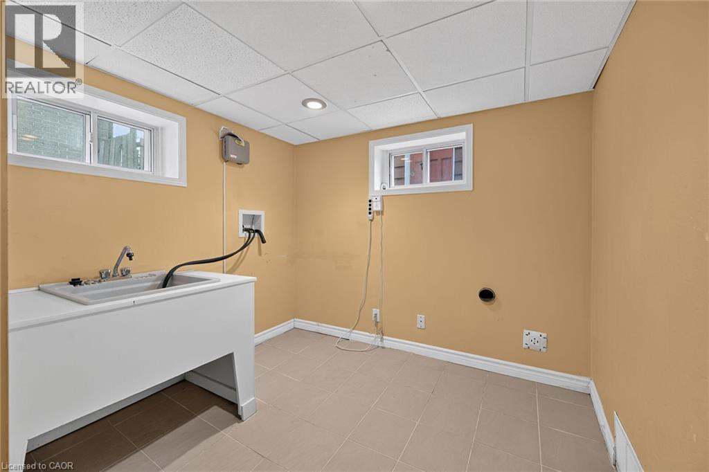 390 East 37th Street, Hamilton, Ontario  L8V 4B8 - Photo 32 - 40863488