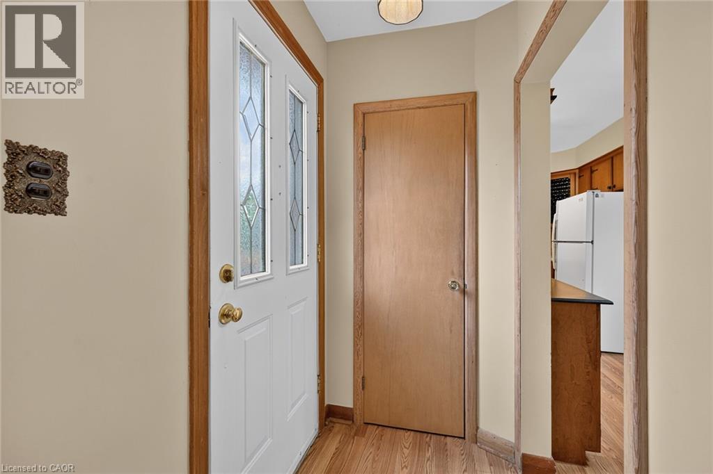 390 East 37th Street, Hamilton, Ontario  L8V 4B8 - Photo 4 - 40863488